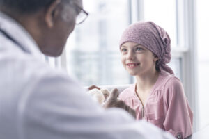Conoce los factores que podrían provocar leucemia en los niños