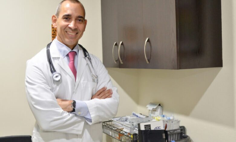 Dr. Héctor Vélez, Hematólogo-Oncólogo.