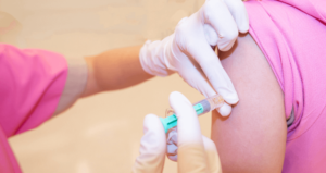 Vacuna contra el VPH y controles médicos, las mejores armas contra el cáncer cervical