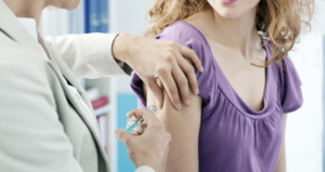 Vacuna contra el VPH: las dudas más comunes sobre ella