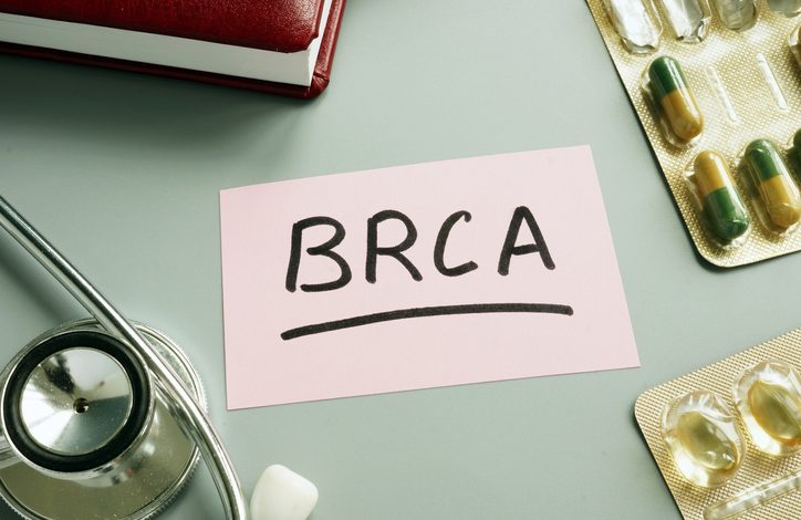 La prueba para los genes BRCA1 y BRCA2 es un examen de sangre que puede indicar si usted tiene un mayor riesgo de padecer cáncer.