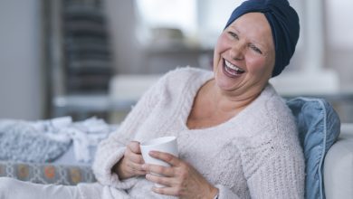 Las personas con cáncer deben mantener un peso corporal saludable y consumir alimentos nutritivos.
