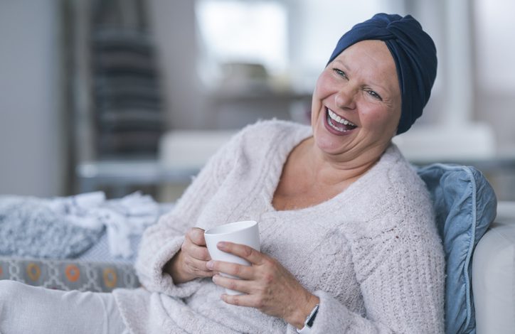 Las personas con cáncer deben mantener un peso corporal saludable y consumir alimentos nutritivos.