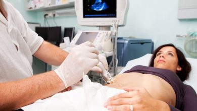 Una biopsia es la extracción de tejido de alguna parte del cuerpo para examinar en el mismo la presencia de una enfermedad.