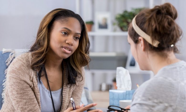 Un diagnóstico de cáncer puede afectar la salud emocional de los pacientes, las familias y los cuidadores.