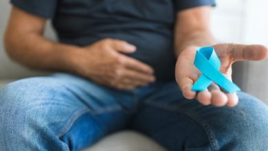 ¿Por qué es importante el examen testicular para diagnosticar cáncer de próstata?