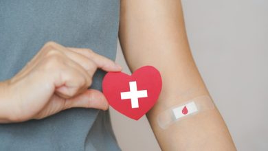 a toma de decisiones debe basarse en una evaluación cuidadosa de los beneficios y riesgos de cada transfusión en el contexto del estado de salud del paciente y el tratamiento en curso.