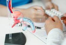 Hombres adultos lidian con alta incidencia de cáncer de próstata y los más jóvenes son afectados por el cáncer de testículos