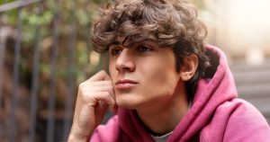 La incidencia de cáncer testicular es más común en jóvenes entre 15 y 35 años