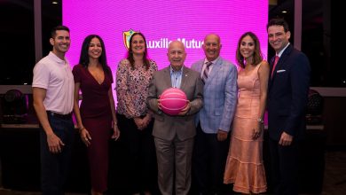 Auxilio Mutuo realizó su tradicional encendido rosa con campaña que impulsa el cuidado de la salud de la mujer