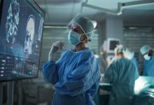 Informarte sobre tu diagnóstico y tus opciones es parte fundamental del proceso. Hablar con tu equipo médico, resolver dudas y acceder a pruebas genéticas no solo mejora tu pronóstico, sino que también te empodera en tu camino hacia la recuperación.