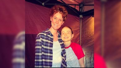 Se trata de Jennifer Marshall, encargada de interpretar el papel de Susan Hargrove, madre de Max en la serie “Stranger Things” de Netflix.